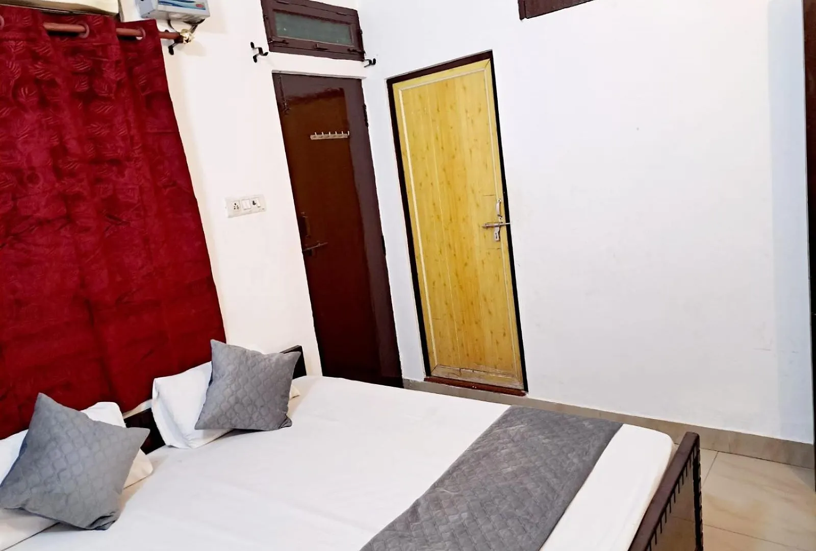 Mandakini Tatt Homestay Varanasi 0*,  India