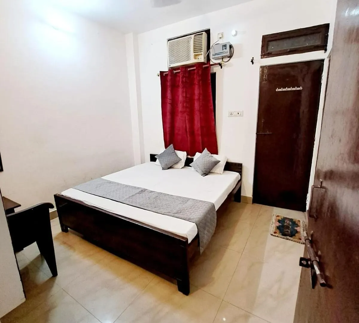 Mandakini Tatt Homestay Varanasi India